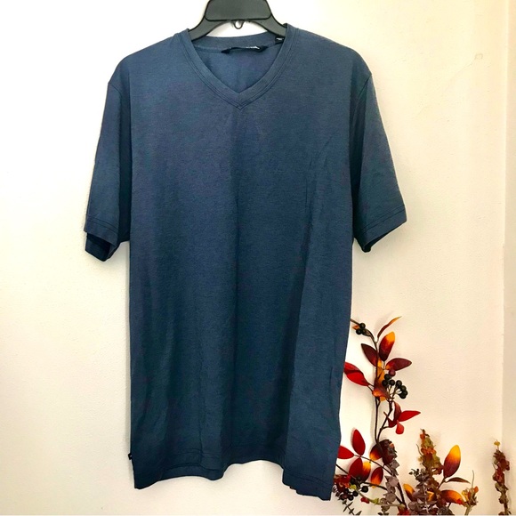 Travis Mathew vneck shirt. Large - Picture 1 of 4